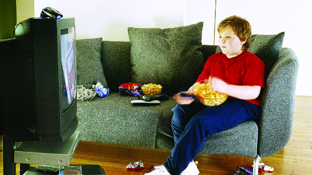 Resultado de imagem para televisão e obesidade infantil