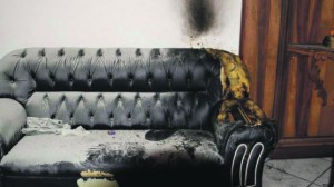 03 sofa incendiado