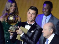 Cristiano Ronaldo reconhece “orgulho enorme” entre lágrimas ao receber Bola de Ouro
