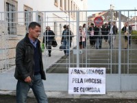 Desempregados da Gráfica de Coimbra manifestaram-se hoje em frente à Diocese