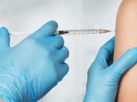 Desmaios após vacinas não são invulgares, diz responsável da EMA