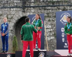 Canoísta Beatriz Fernandes campeã do Mundo júnior de C1 maratonas