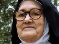 Papa reconhece “virtudes heroicas” da irmã Lúcia e abre caminho à beatificação