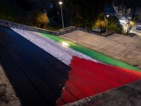 Estudantes pelo “Fim ao fóssil” pintaram a bandeira da palestina nas Escadas Monumentais